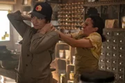 Villanelle (Jodie Comer,l.)