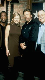 6. Staffel. (v.li.): James Trivette (Clarence Gilyard Jr.), Alex Cahill (Shereen J. Wilson), Cordell Walker (Chuck Norris) und C:D. Parker (Noble Willingham)