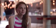 Bens erstes Treffen mit der jungen Schauspielerin Emma Lyttleton (Jessica Barden) zu einem Interview für seine Zeitungskolumne geht mit Hindernissen einher.