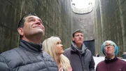 Bernd und Cecilia und Alex und Alex fahren die Carrapatelo Schleuse hinauf. Das ist die höchste Schleuse der gesamten Reise.