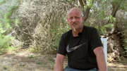Stephan möchte aufgrund des bürokratischen Aufwandes und des, laut ihm, zu geringen Hartz-IV-Betrags, nach Mallorca auswandern.