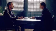 Dwight Gavin (Scott Lowell, l.) steht unter Mordverdacht. Hat er die Freundin eines ehemaligen Häftlings umgebracht? Mac Taylor (Gary Sinise) überprüft das Alibi des Basketball-Coachs.