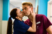 Sofia Abbas (Kiara Brunken), und Lukas Hilpert (Niklas Löffler)