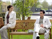 Philipp Brentano (Thomas Koch) kommt als möglicher Vater von Finn Becker in Frage. Bei Dr. Elena Eichhorn (Cheryl Shepard) kann er sich aussprechen.