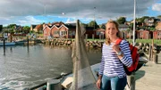 Die typisch roten Holzhäuser findet Tamina Kallert auch im idyllischen Hafenstädtchen Nysted.