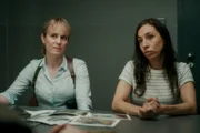Anna Pieri Zuercher als Kommissarin Isabelle Grandjean und Carol Schuler als Kommissarin Tessa Ott.
