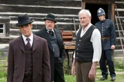 Bild von links nach rechts: Detective Murdoch (Yannick Bisson), Inspector Brackenreid (Thomas Craig), Detective Malcom Lamb (Victor Garber) und Constable George Crabtree (Jonny Harrus)