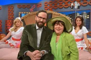 EinsPlus KRÖMER - DIE INTERNATIONALE SHOW, "KRÖMER - Die internationale Show" verspricht wieder spannende Gäste und mehr Spontaneität, als manch einem lieb sein dürfte. Die Zuschauer können sich auf wirklich wichtige Gespräche freuen; dafür nimmt sich der Mann aus Neukölln in seiner unnachahmlichen Art wieder viel Zeit. Kurt Krömer mit Dr. Bettina Hauswald.