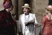 v.li.: Salome Otterbourne (Frances De La Tour), Hercule Poirot (David Suchet), Mrs Allerton (Barbara Flynn).