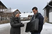 Hildegard (Antje Hagen, l.); Nils (Florian Stadler, r.)