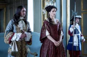 Louis XIV (George Blagden), Marie-Thérèse (Elisa Lasowski)