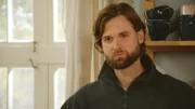 Simon (Thore Lüthje) will endlich als Vater von Olivia anerkannt werden. Doch er wird hingehalten.