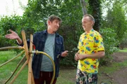 Ordnungsamtsmann Heinz Kluthe (Holger Handtke, r.) ist langweilig - zu viel Freizeit und Urlaub, damit ist er überfordert. Fritz Fuchs (Guido Hammesfahr, l.) kann ihm da nicht helfen, schließlich muss er sich in den Ferien um Garten und Haustiere kümmern. Moment mal, vielleicht kommen die beiden zusammen?