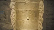 Ein Flachrelief aus der Djoser-Pyramide zeigt den Pharao bei einem Ritual-Lauf.