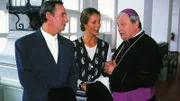 Oberstaatsanwalt Lotze (Henry van Lyck) und Staatsanwältin Glaser (Britta Schmeling) erhoffen sich Informationen von Bischof Clemens (Peter Schiff) zu dem Tod des Bauunternehmers Kretschmar, dem ein Millionenbauprojekt der Kirche zugeteilt war.