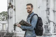 Ermittelt im neuen Fall in der Vergangenheit: Sebastian Lund (Rob Kerkovich) ...