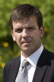 DS Ben Jones (Jason Hughes)