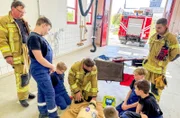 Am Freitagabend startet die Ausbildung bei der Jugendfeuerwehr Braunichswalde. Das Thema diesmal: der Defibrillator.