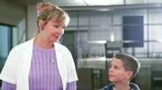 Der kleine Sascha (Paul Fröhling) hat Ilse (Christiane Reiff) in der Gefängnisküche entdeckt und als seine wahre Retterin und "Engel von Reutlitz" identifiziert.