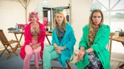 Judith Köhler (Alexandra M. Horn, l.) und Melanie Wuttke (Christin Tiller, M.) sind Annes (Katrin Felton, r.) größte Rivalinnen im Wettstreit um den Meerjungfrauen-Titel. Wollen sie sich einen Vorteil verschaffen, indem sie Anne ausschalten?