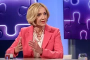Zu Gast bei Moderatorin Sandra Maischberger: Petra Gerster (Moderatorin und Autorin).