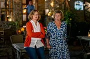 Alte Bekannte: Heidi (Margarita Broich, re.) kennt Kerstin (Marion Kracht, li.) schon aus der Jugend.