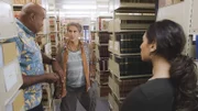 Lou Grover (Chi McBride, l.) und Tani Rey (Meaghan Rath, r.) finden den Anwalt der Täter. Können sie mit Odell Martins (Michael Imerioli, M.) Hilfe den Anschlag verhindern?