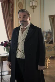 Nathan Lane als Ward McAllister