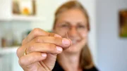 Akupunktur hilft bei der Raucherentwöhnung. Sie unterstützt dabei, den Körper zu entspannen und die Entwöhnungsphase durchzuhalten.