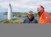 Baltimore Beacon an der Küste von Cork: Sven Plöger (re.) mit Rolf Schlenker.