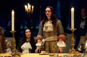 Philippe (Alexander Vlahos), Louis XIV (George Blagden)