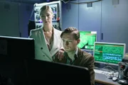 Der Star der Hackerszene David Bartz (Alexander Finkenwirth) wird von seiner Chefin Angela Gerger (Brigitte Zeh) beauftragt eine Sicherheitssoftware zu entwickeln. Doch das Programm hat Lücken.