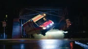 Bei einer nächtlichen Einsatzfahrt wird der Rettungswagen von einem Auto gerammt und überschlägt sich. Die Insassen des RTW, darunter Sarah Kohr, überleben schwer verletzt. Der Unfallgegner stirbt, allerdings nicht durch den Aufprall. Was ist geschehen?