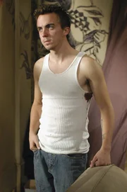 Die BAU wird nach Los Angeles gerufen, wo in der Nacht zwei Männer mit einem Schwert ermordet wurden. Hat der Comicbuchautors Jonny McHale (Frankie Muniz) etwas damit zu tun?