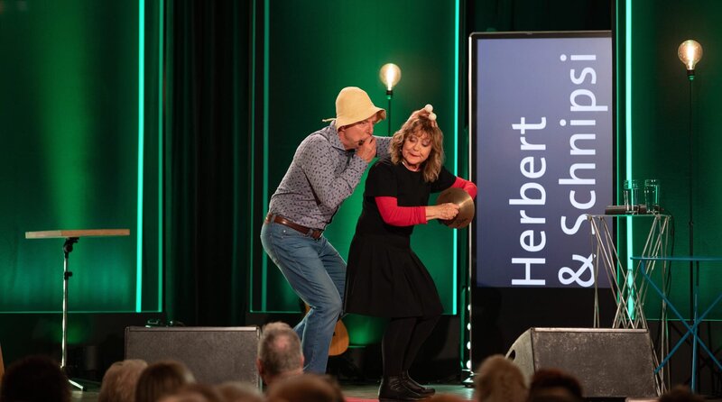 Herbert & Schnipsi - Live auf der Bühne! – Höhepunkte aus 'Zeitreise mit Schlaglöchern' / Zeitreise mit Schlaglöchern (D, 2023)