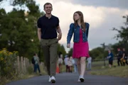 Ben (Harry Lawtey) und Emma (Jessica Barden) verabreden sich erneut und kommen sich dabei immer näher.