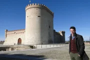 Moderator Joe Crowley in der Burg Arevalo, Spanien.