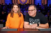 Rateteam-Kapitän Elton (r.) mit Fernsehmoderatorin Kristina Inhof (l.).