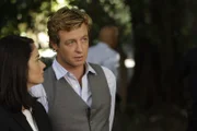 Lassen nichts ungeschehen, um den Mörder von Rosemary Tennant zu finden: Teresa (Robin Tunney, l.) und Patrick (Simon Baker, r.) ...