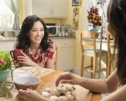 Jessica Huang (Constance Wu, l.); Elaine (Ming-Na Wen, r.)