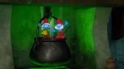 Schlumpfhilde und Papa Schlumpf bereiten einen Zaubertrank für Gargamels Mutter vor.