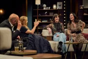 Von links: Hannes Ringlstetter, Caro Matzko und die "Schick-Sisters".