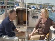 Paul Andermatt (Robert Giggenbach) erkundigt sich bei Eva Globisch nach ihrer Tochter Kathrin.