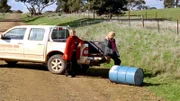 Jodi (Rachael Carpani, r.) und Tess (Bridie Carter).