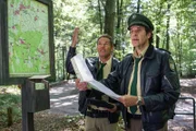 Von links: Hubert (Christian Tramitz) und Staller (Helmfried von Lüttichau) haben Schwierigkeiten, sich zu orientieren.