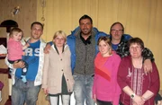 Foto, v.l.: Pria, Pascal, Anita, Sükrü Pehlivan, Laura, Lutz und Marita.