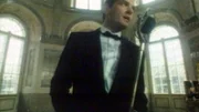 Falco erklimmt mit „Rock me Amadeus“ den ersten Platz der Amerikanischen Charts.