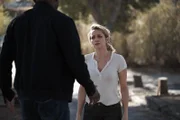 Julie Swagger (Shantel VanSanten)
