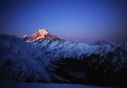 Der Film erzählt die Geschichte der vier Gebirgszüge in Japan, Australien, Europa und der Südinsel Neuseelands und ihrer Tierwelt, die unterschiedlicher nicht sein könnte. - Mount Cook, höchster Berg Neuseelands.