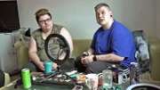 Jack (li.) und Damian sind beide Transmänner, die mitten in ihrer Verwandlung stecken.